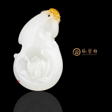 新疆和田黃沁皮一級白籽玉掛件 靜 10.4克