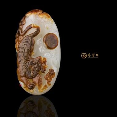 黃楊洪 和田紅沁皮白玉籽玉掛件 王者 41.3克