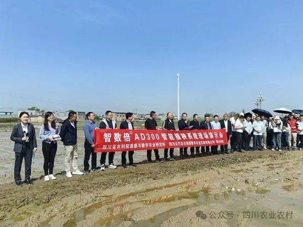 給插秧機裝上“智慧大腦”，這場“田埂上的發(fā)布會”大有看頭！:插秧機