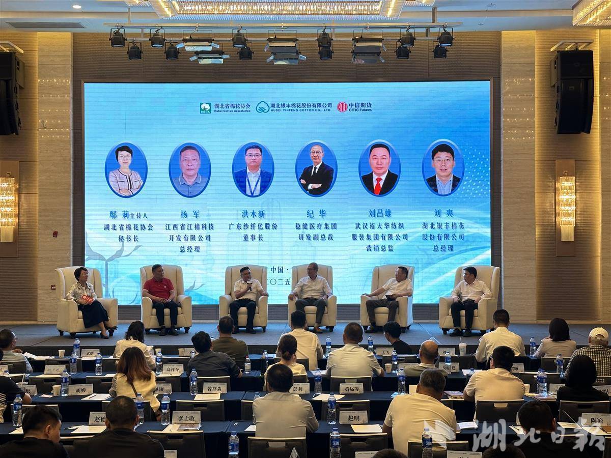2024年湖北機(jī)采棉收獲面積首超1萬(wàn)畝，在長(zhǎng)江流域推廣還要過(guò)幾關(guān)？:玉米收獲機(jī)