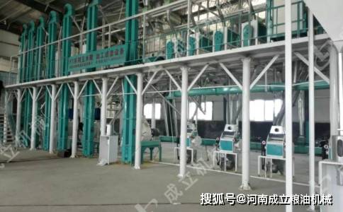 玉米粉加工機(jī)械工藝特點(diǎn)，現(xiàn)代化全自動玉米磨粉機(jī)廠家:玉米收獲機(jī)