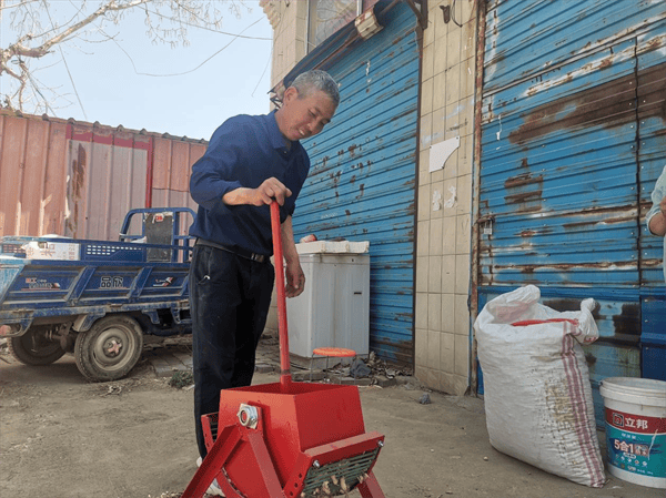 河南郟縣：田間走出農(nóng)業(yè)機(jī)械“發(fā)明家”:農(nóng)業(yè)機(jī)械