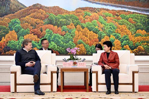 梁惠玲會見凱斯紐荷蘭公司首席執(zhí)行官兼農(nóng)業(yè)機(jī)械總裁格瑞特·馬克思一行:農(nóng)業(yè)機(jī)械