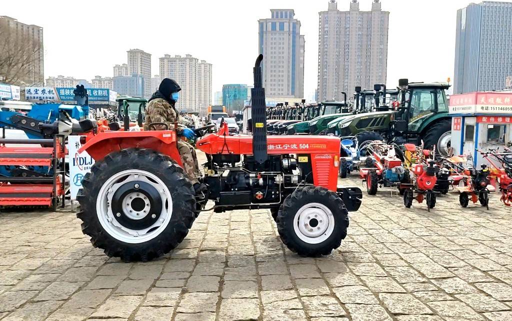 買農(nóng)機(jī) 備春耕:農(nóng)機(jī)
