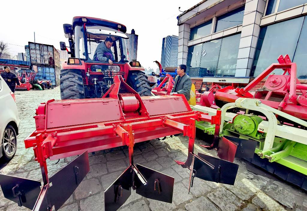 買農(nóng)機(jī) 備春耕:農(nóng)機(jī)
