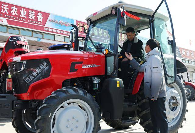農機熱銷助力春季農耕#:農機
